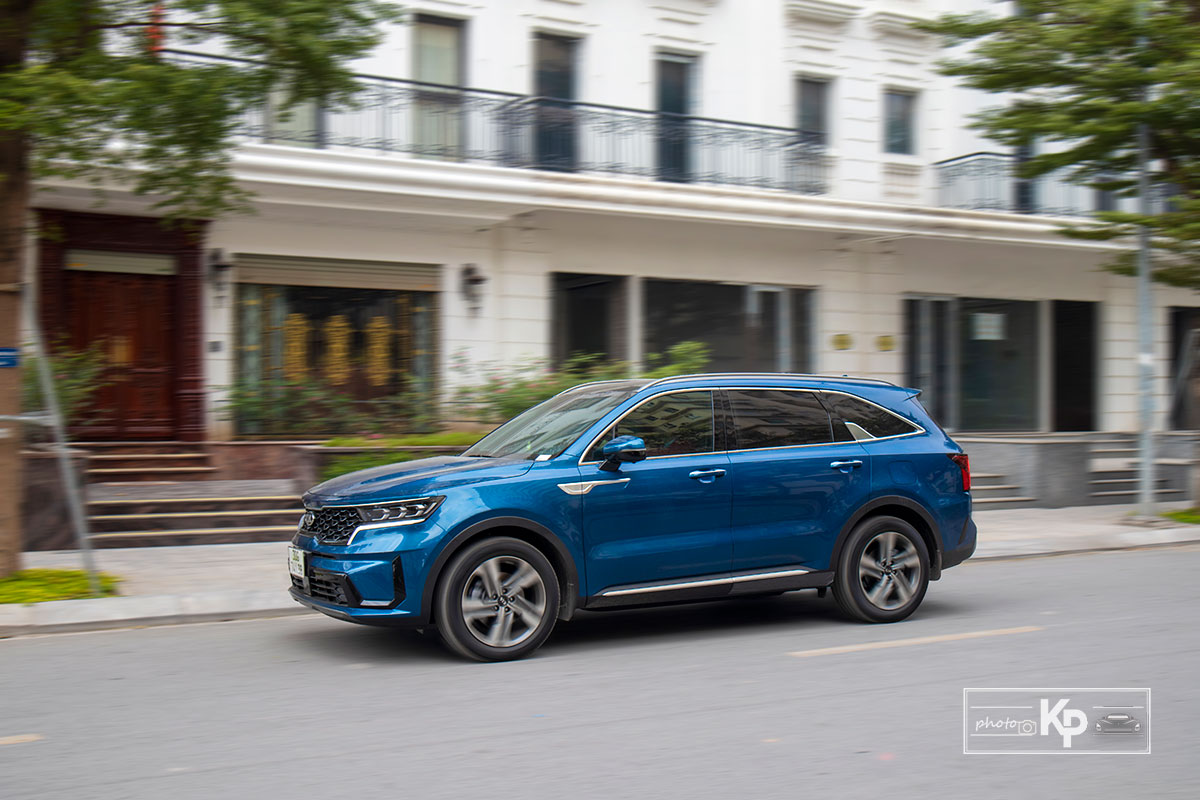 KIA Sorento l&agrave; đối thủ của Hyundai Santa Fe, Toyota Fortuner, Mazda CX-8, 1
