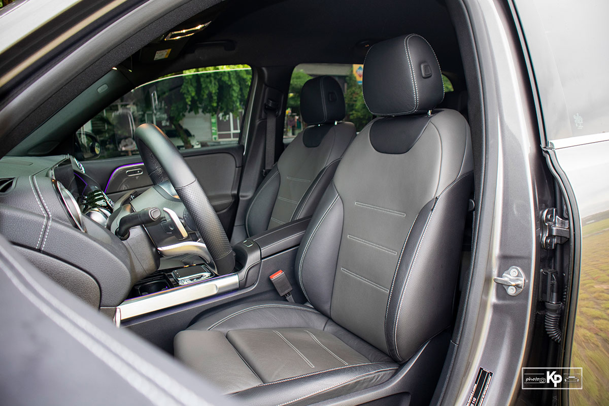 Đánh giá xe Mercedes-Benz GLB 200 AMG 2021: Ghế lái Ảnh Ghế lái xe Mercedes-Benz GLB 200 AMG 2021