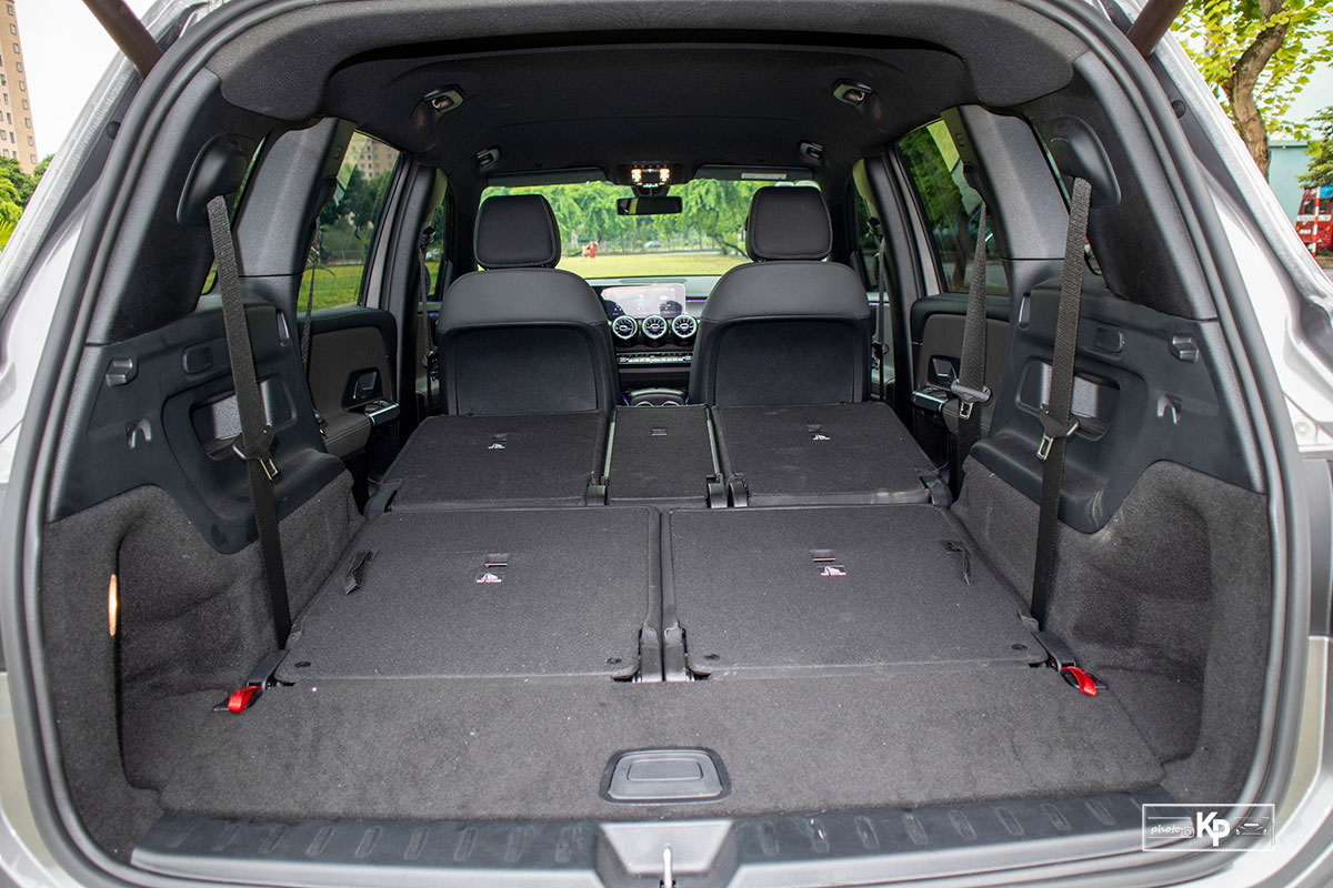 Đánh giá xe Mercedes-Benz GLB 200 AMG 2021: Cốp sau 1 Ảnh Cốp sau xe Mercedes-Benz GLB 200 AMG 2021 a1