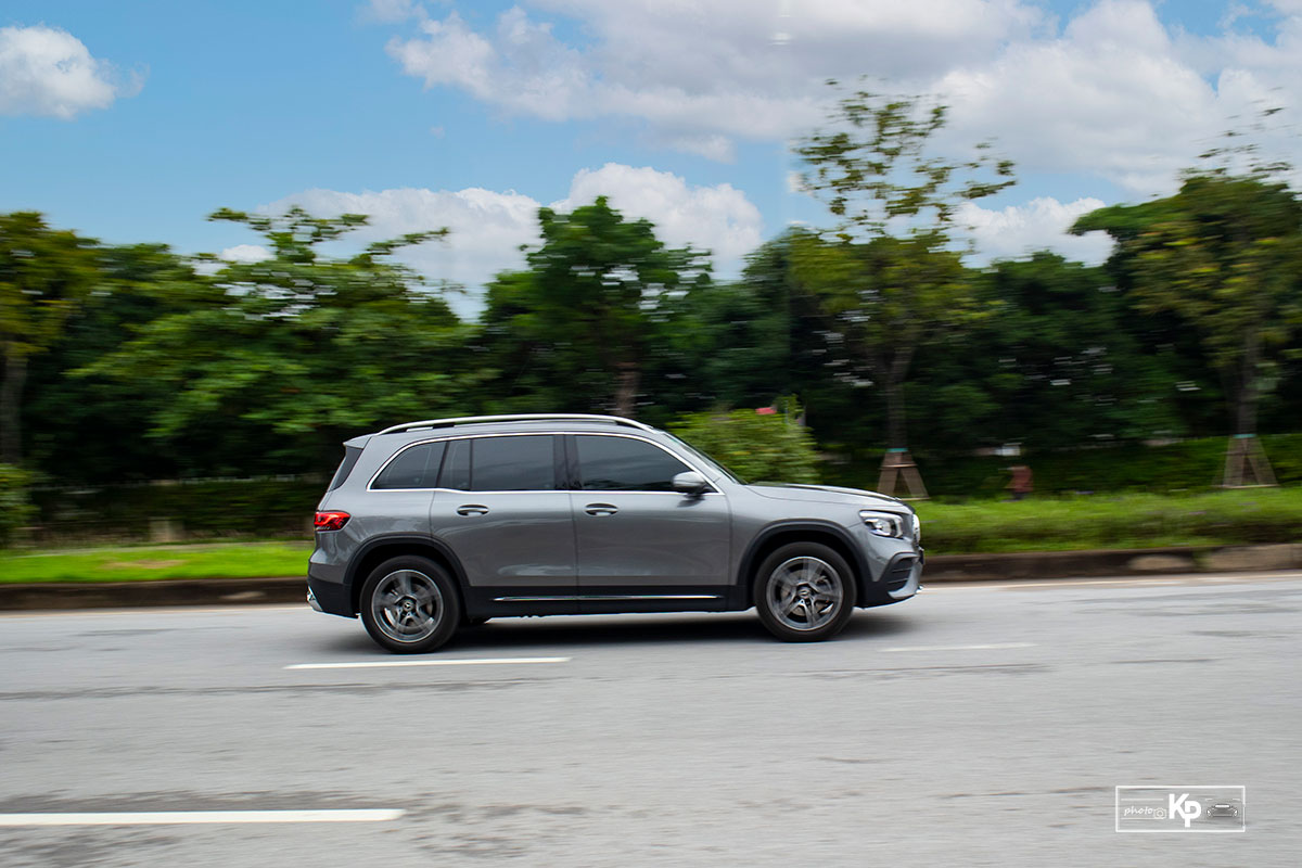 Ảnh Vận hành xe Mercedes-Benz GLB 200 AMG 2021 a2