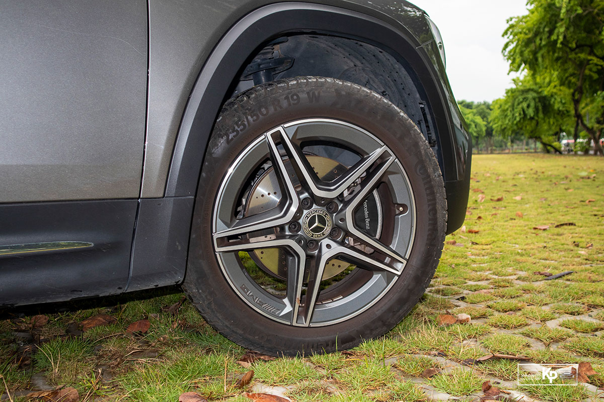 Đánh giá xe Mercedes-Benz GLB 200 AMG 2021: Mâm xe Ảnh Mâm xe Mercedes-Benz GLB 200 AMG 2021