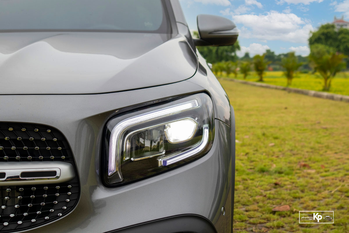 Đánh giá xe Mercedes-Benz GLB 200 AMG 2021: Đèn pha Ảnh Đèn pha xe Mercedes-Benz GLB 200 AMG 2021