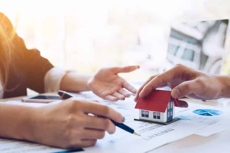 hình ảnh minh họa cho việc ký hợp đồng cho thuê quyền sử dụng đất