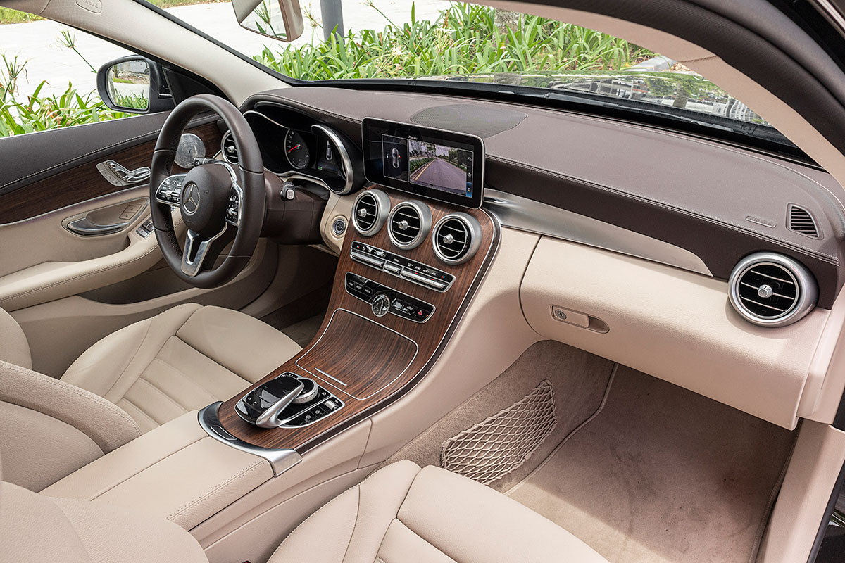 Mercedes-Benz C200 bắt đầu từ ngày 21/10/2021 đến hết ngày 31/12/2021. 1
