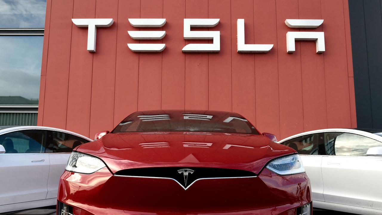 Tesla đang l&agrave; thương hiệu vượt l&ecirc;n mạnh mẽ.