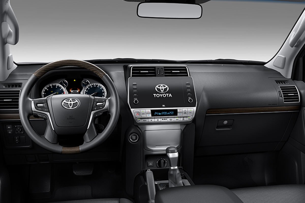 Toyota Land Cruiser Prado mới ra mắt thị trường Việt.