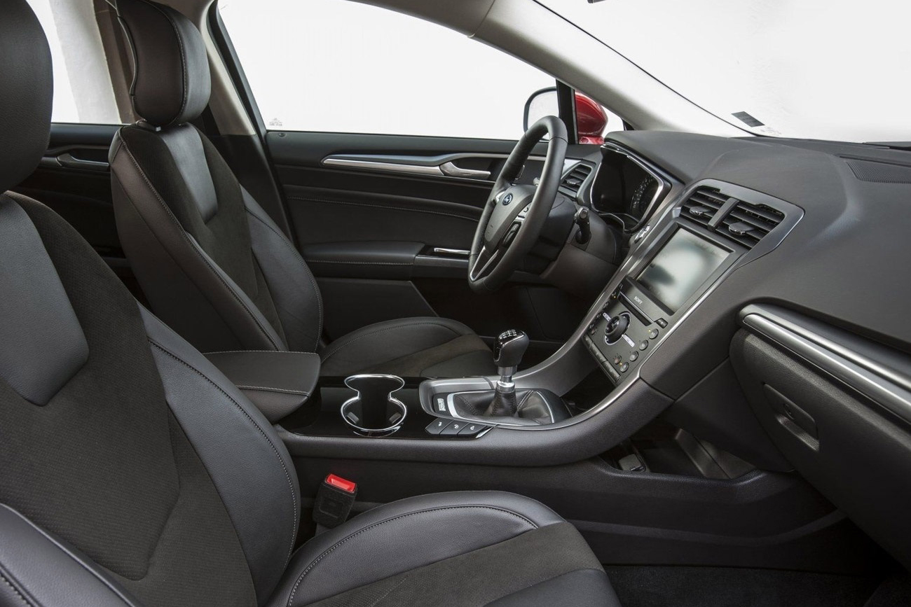 Nội thất xe Ford Mondeo 1