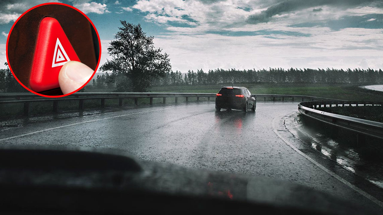 Bật đ&egrave;n cảnh b&aacute;o nguy hiểm khi l&aacute;i xe trong điều kiện trời mưa.