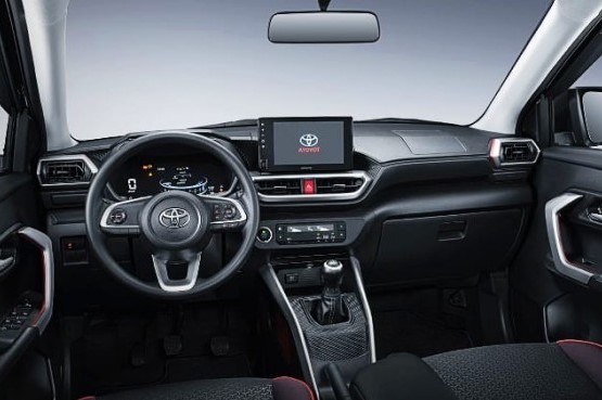 Lô xe Toyota Raize đầu tiên cập bến, số lượng hạn chế, đại lý tăng thêm 30 triệu tiền cọc a3