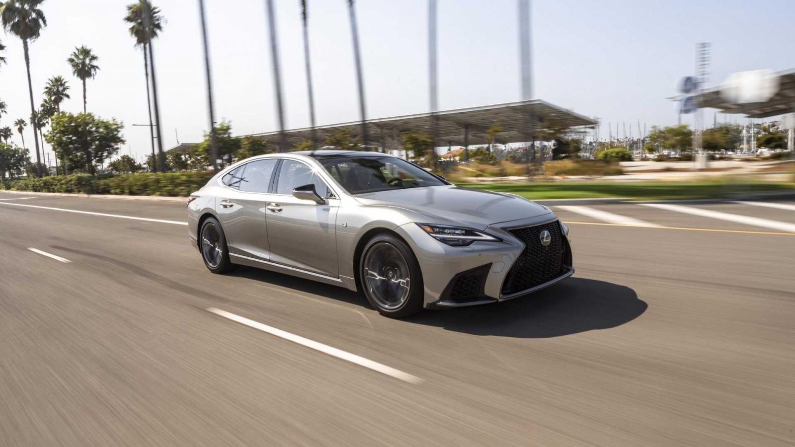 Lexus LS 2022 không thay đổi ở phần ngoại thất.
