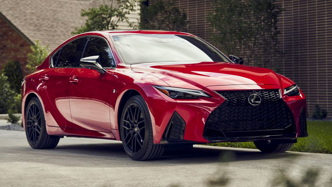Lexus IS F là mẫu xe đầu tiên được hãng sử dụng thương hiệu F.