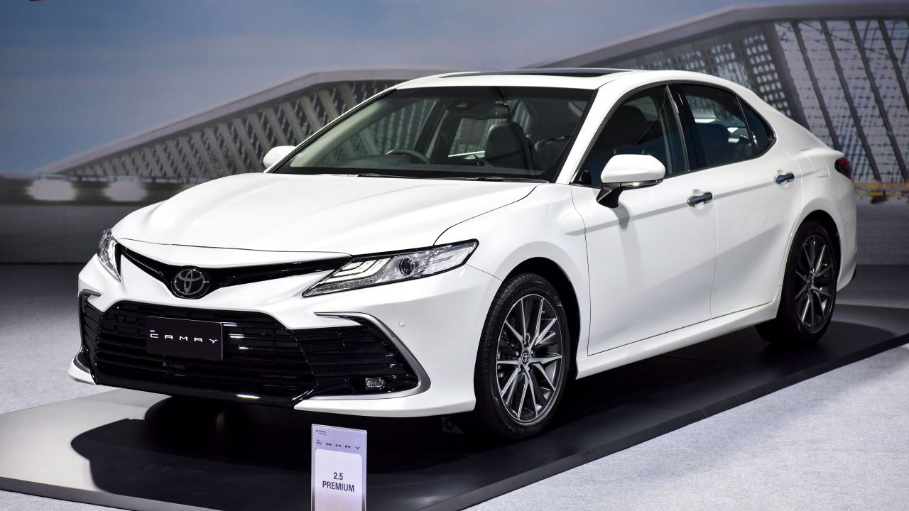 Toyota Camry 2022 ra mắt thị trường Thái Lan.