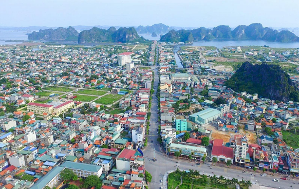 Một g&oacute;c TP. Cẩm Phả, tỉnh Quảng Ninh nh&igrave;n từ tr&ecirc;n cao