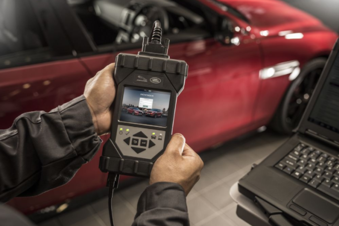 Đ&ocirc;́i với Jaguar Land Rover&nbsp;sự an toàn của khách hàng lu&ocirc;n được đặt l&ecirc;n hàng đ&acirc;̀u. 1