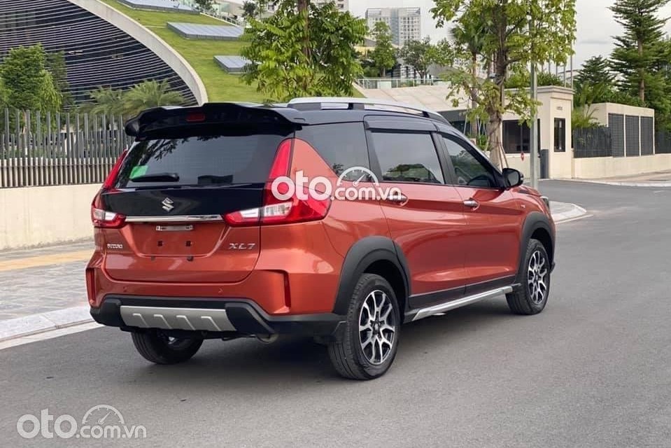 Xét về mặt trang bị, XL7 không hề thua kém đối thủ đồng hạng 1