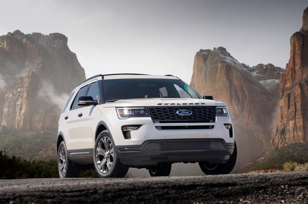 Ford Explorer đời cũ đang được bán tại đại lý với giá 1,999 tỷ đồng 1