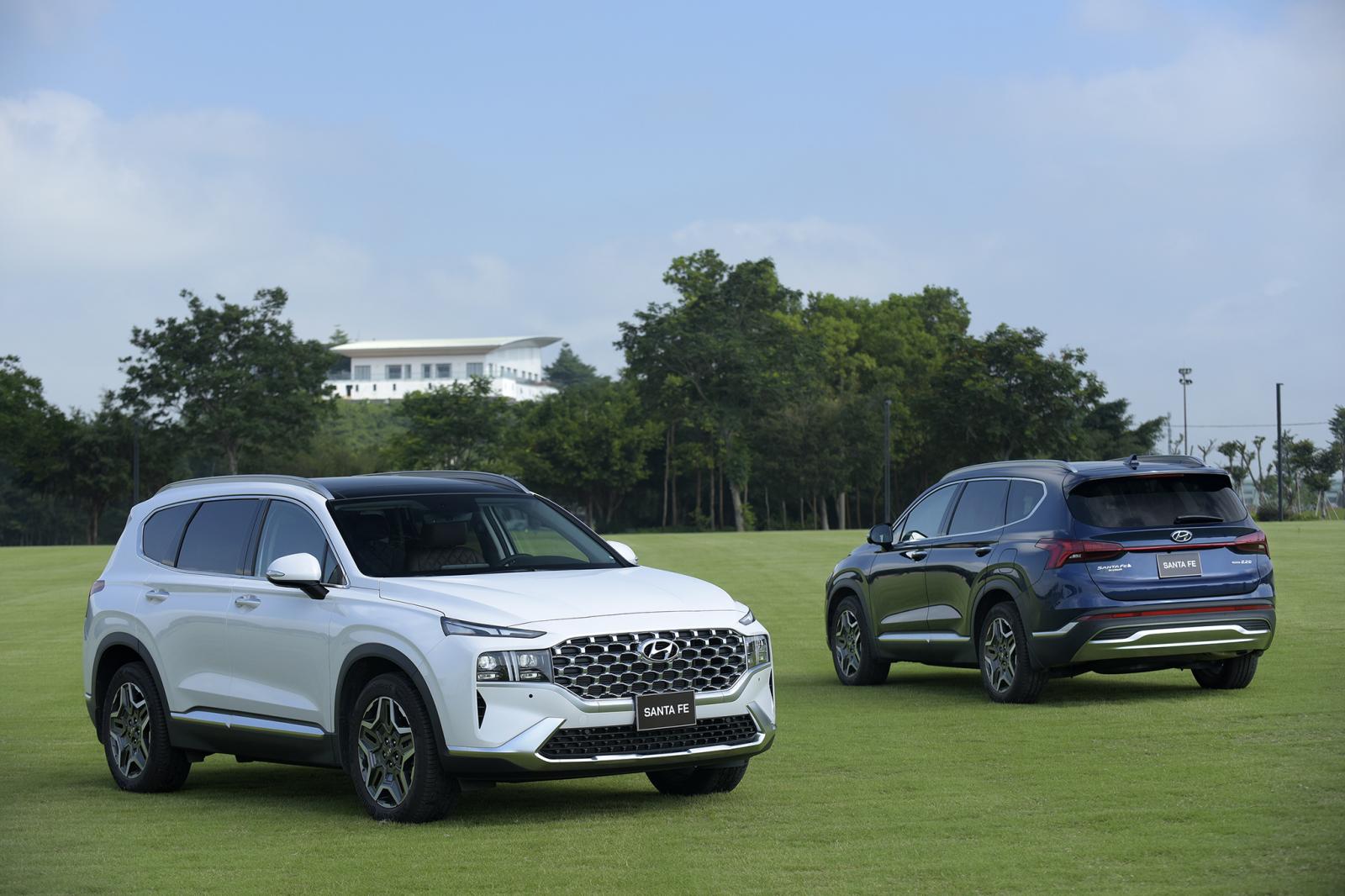 Hyundai Santa Fe cũng gặp hái thành công khi doanh số bán ra thị trường đạt 1.278 xe. 1