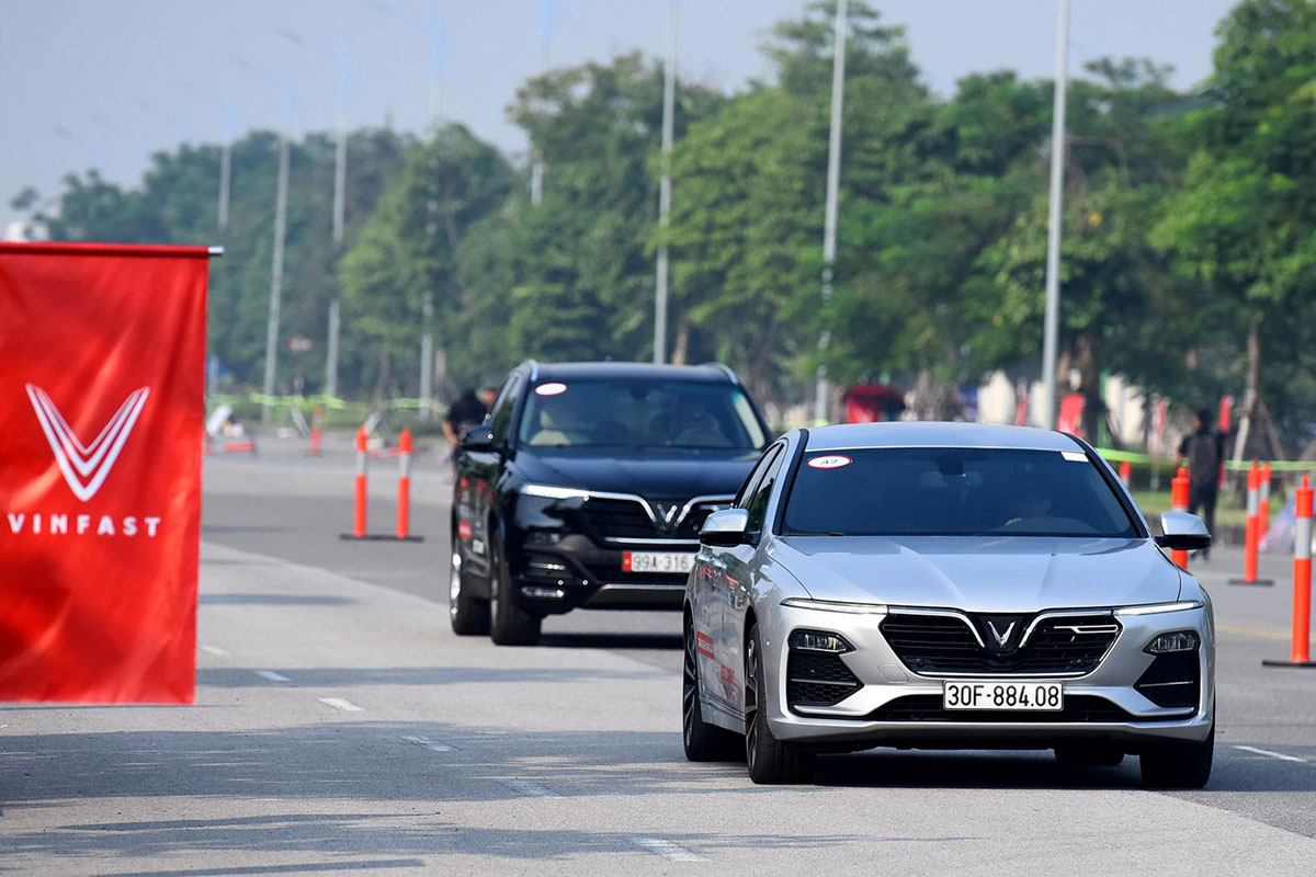 2 mẫu xe Lux đã ghi nhận mức tăng trưởng tốt trong tháng 10.