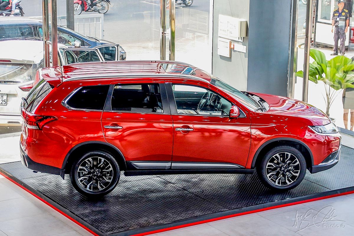 Mitsubishi Outlander là một trong những lựa chọn trong tầm giá 800 triệu.