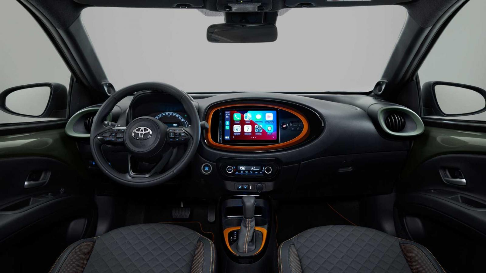 Nội thất Toyota Aygo X 2022 được trang bị nhiều tiện nghi cao cấp.