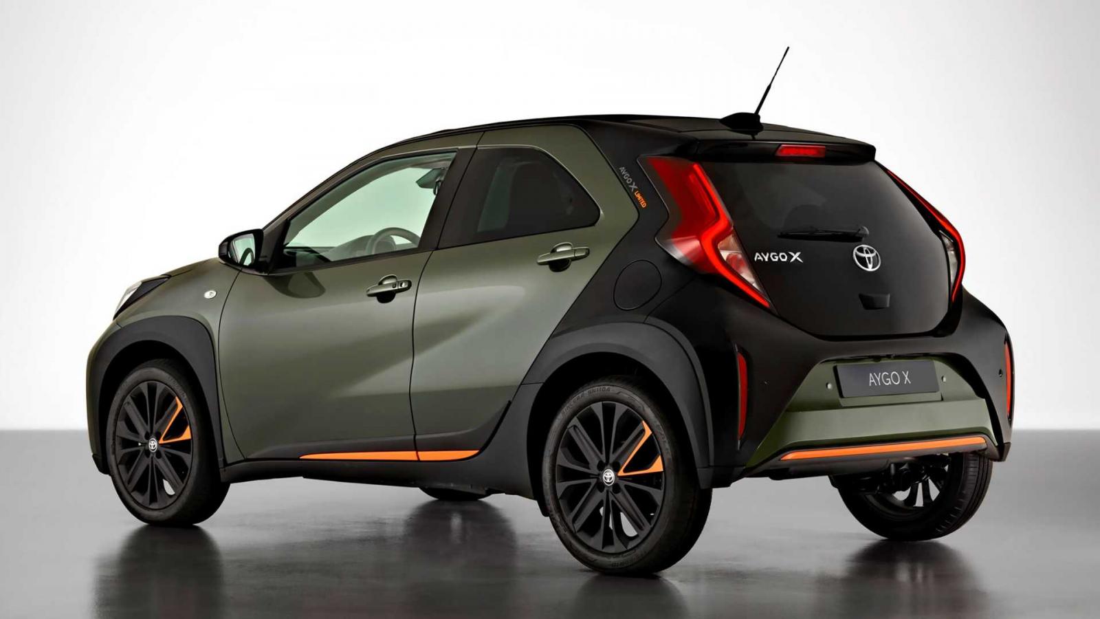 Chữ X nhấn mạnh vào phong cách Crossover của Toyota Aygo X 2022.