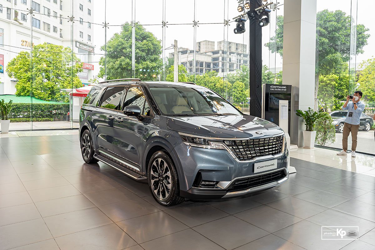 D&ugrave; c&oacute; gi&aacute; b&aacute;n cao, KIA Carnival vẫn đạt doanh số tốt.