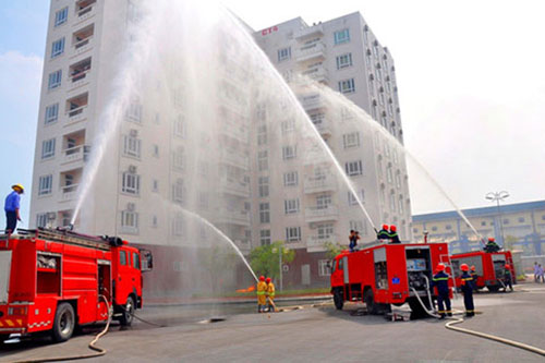 xe chữa ch&aacute;y nh&agrave; chung cư