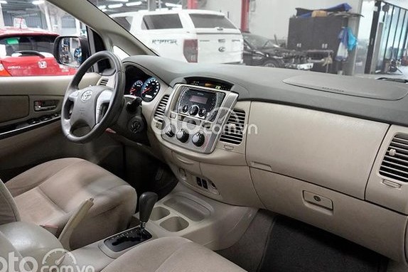 Nội thất rộng rãi với trang bị tiện nghi cơ bản, đủ dùng của Toyota Innova 1