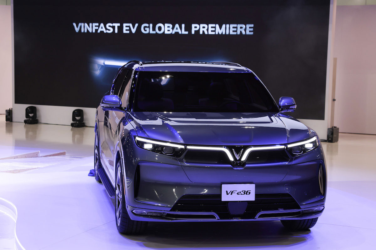Cận cảnh VinFast Fe e36: Mẫu SUV chạy điện đầy cơ bắp và khỏe khoắn.
