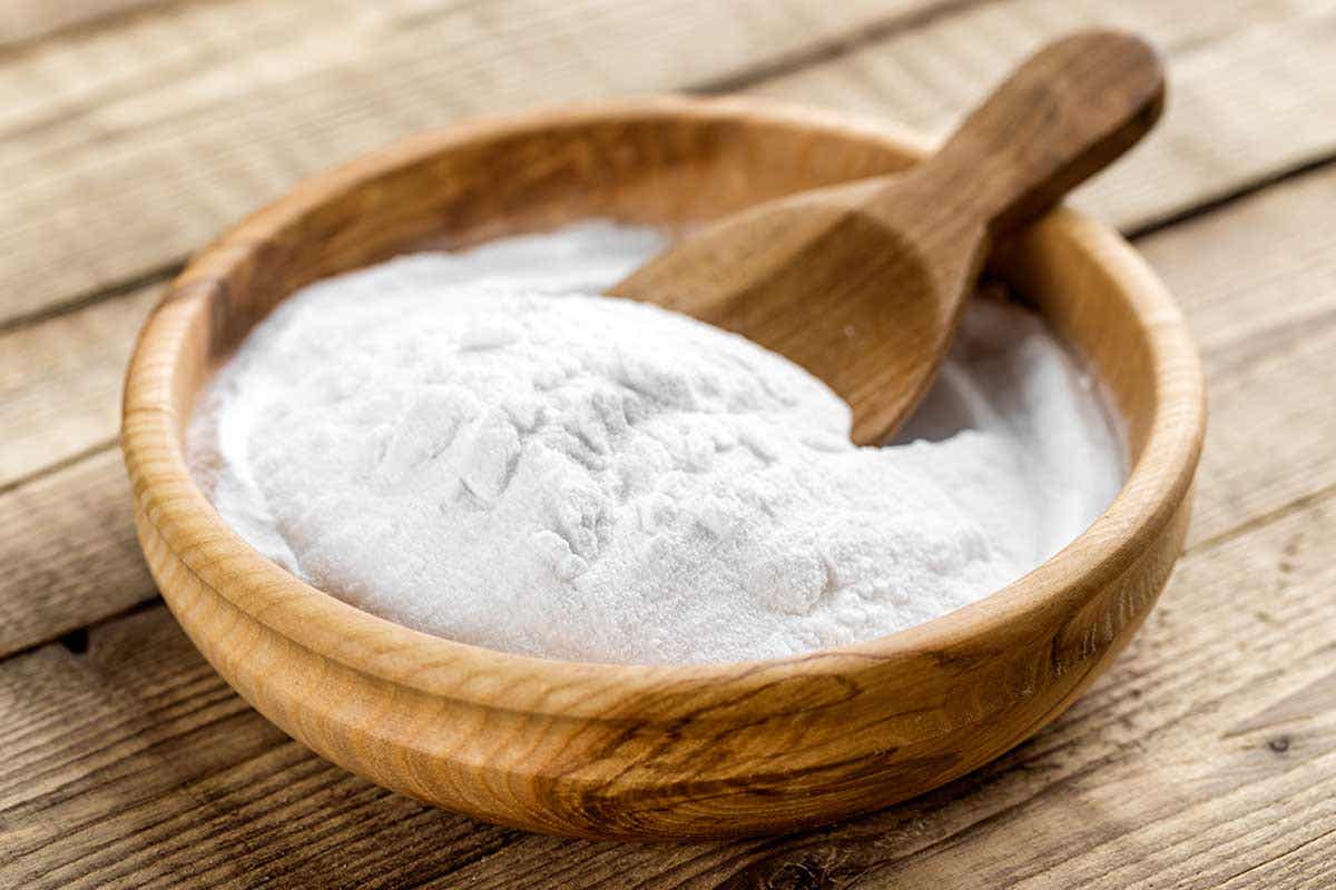 Muối nở l&agrave; trợ thủ đắc lực trong việc vệ sinh m&aacute;y giặt, khử m&ugrave;i h&ocirc;i kh&oacute; chịu.