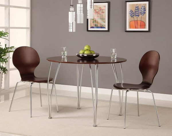 Mẫu ghế phong c&aacute;ch Retro với những đường cong nhẹ nh&agrave;ng mang lại n&eacute;t thẩm mỹ mềm mại cho bất kỳ căn bếp n&agrave;o. T&ocirc;ng m&agrave;u n&acirc;u đậm tạo cảm gi&aacute;c ấm c&uacute;ng.