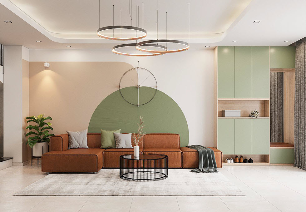 toàn cảnh phòng khách nhà phố với sofa nâu đất, bàn trà kim loại đen, đèn chùm hình tròn, mảng xanh lá trên tường