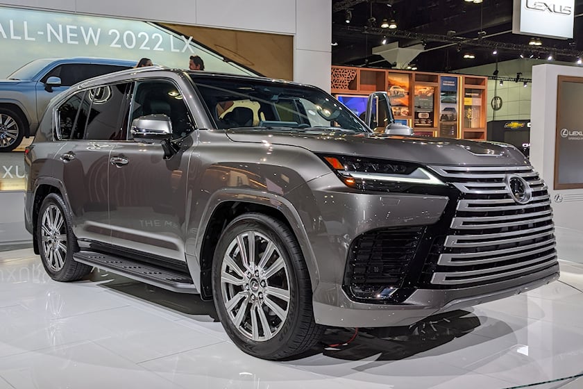 Lexus LX 2022.