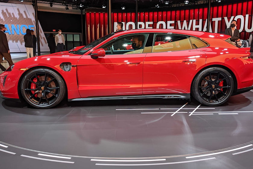 Porsche Taycan GTS 2022 1.