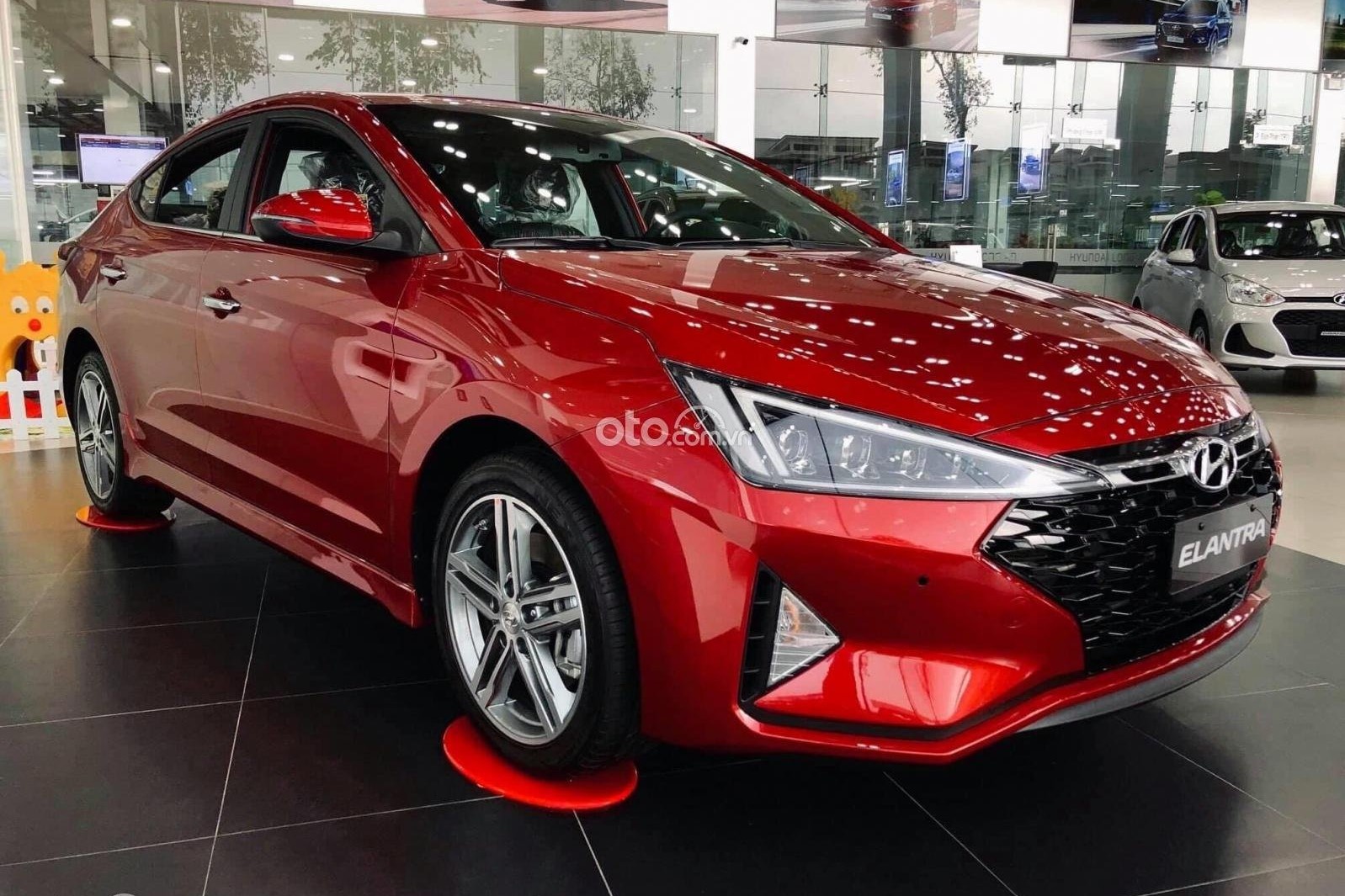 Hyundai Elantra tại đại lý hiện chỉ còn 525 triệu đồng đối với bản 1.6 MT 1
