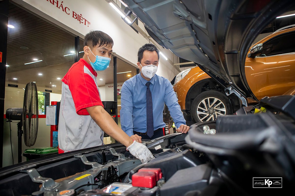 Nên nhờ người có kinh nghiệm đi xem và test xe cũ trước khi chọn mua.
