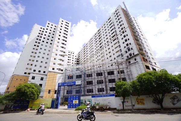 hình ảnh toàn nhà thương mại giá rẻ đã hoàn thiện và đi vào hoạt động