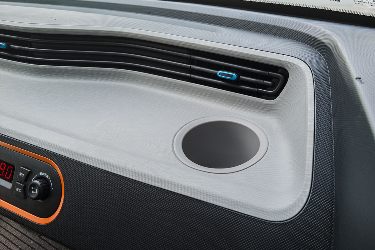 Chỗ để cốc của Hùng Quang Mini EV Chỗ để cốc của Hùng Quang Mini EV.