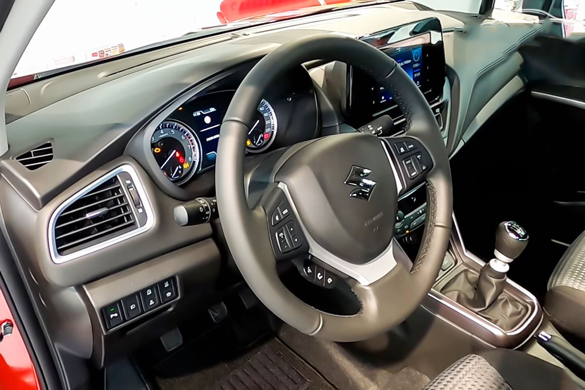 Ảnh Suzuki S-Cross 2022 ngoài đời thực vừa về đại lý, giá ngang Toyota Corolla Cross a5