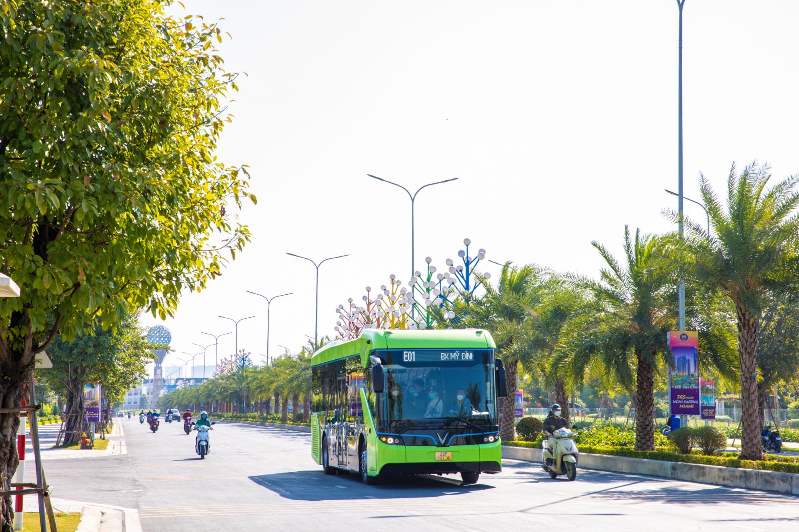 Xe buýt điện đầu tiên ở Việt Nam - VinBus chính thức hoạt động tại Hà Nội a1