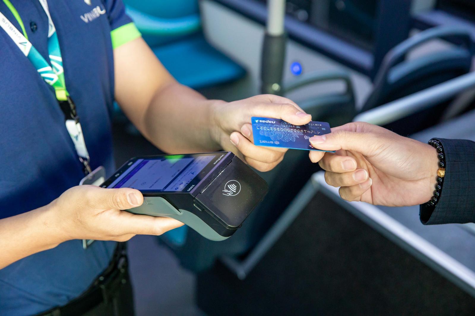 Xe buýt điện đầu tiên ở Việt Nam - VinBus chính thức hoạt động tại Hà Nội a2