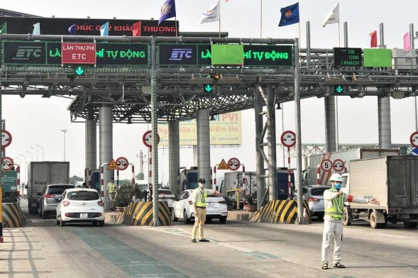 Chủ xe phải trả chi phí dán thẻ thu phí không dừng lần đầu từ 2022 1