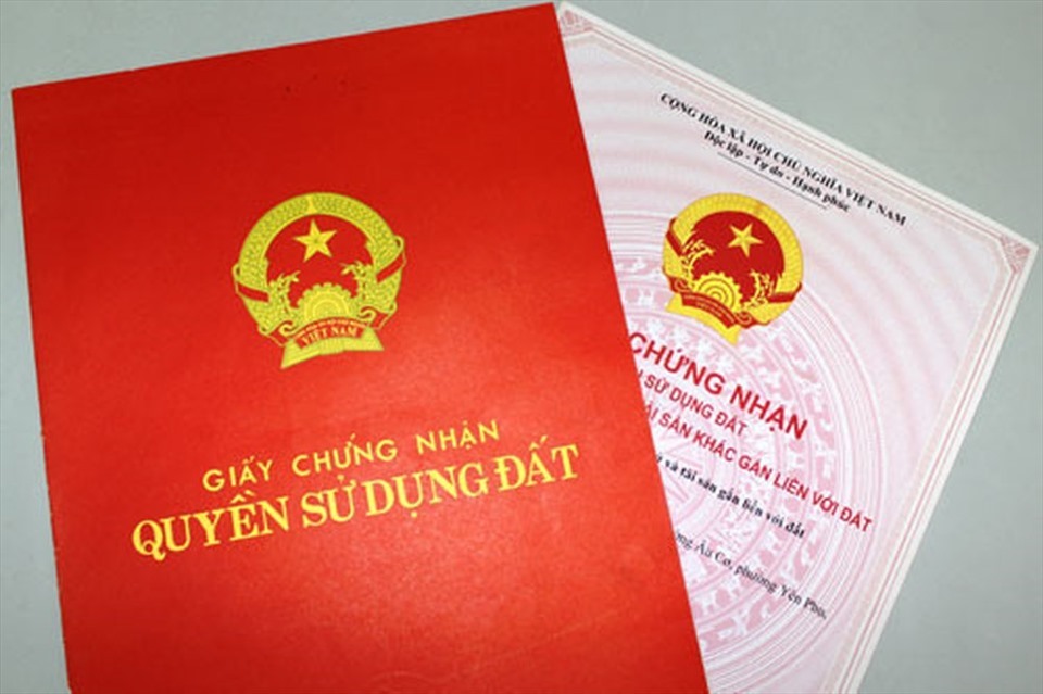 cận cảnh sổ đỏ đất vi phạm