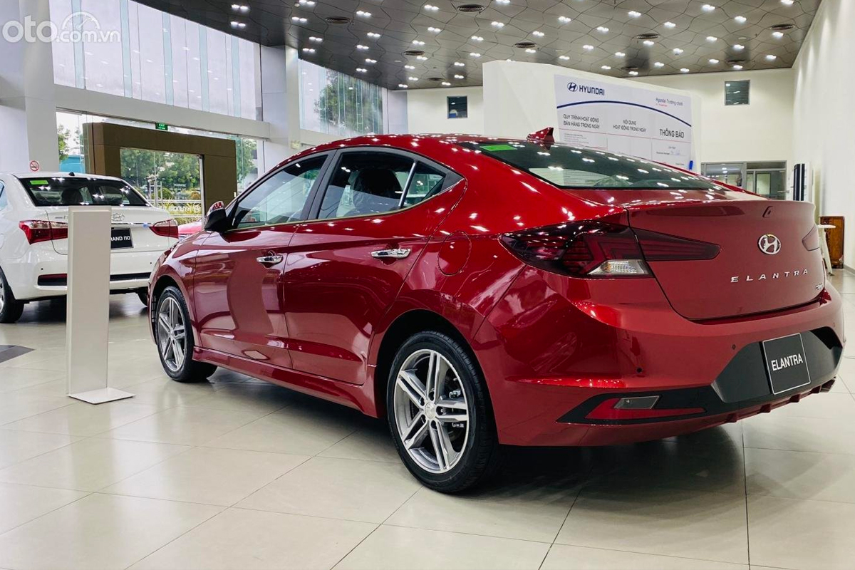 Dòng xe Hyundai Elantra được một số đại lý tung ưu đãi trợ giá chỉ còn từ 525 triệu đồng