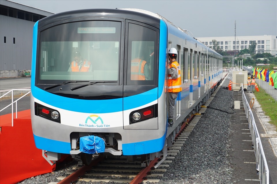 cận cảnh tàu metro