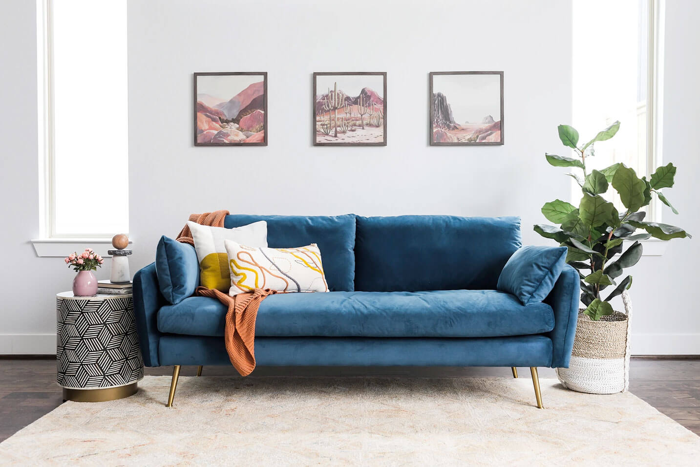 Sofa c&oacute; thiết kế đẹp v&agrave; tinh tế, ph&ugrave; hợp với hầu hết kh&ocirc;ng gian ph&ograve;ng kh&aacute;ch, gồm cả những ph&ograve;ng kh&aacute;ch nhỏ hẹp.