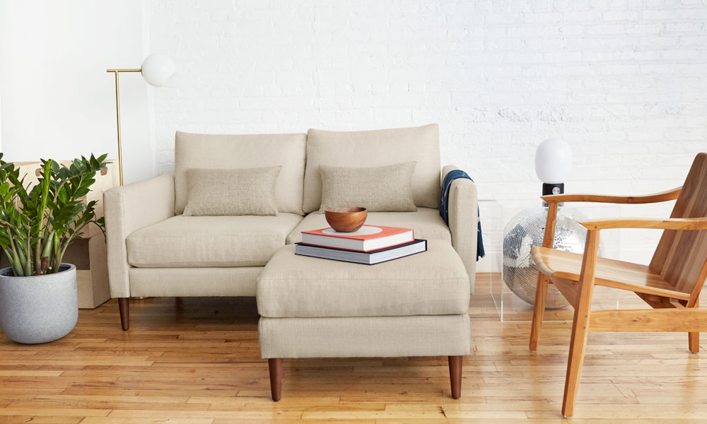 Một trong những mẫu ghế sofa nhỏ gọn cho ph&ograve;ng kh&aacute;ch căn hộ. Chỉ nh&igrave;n thấy, hẳn bạn cũng đ&atilde; cảm nhận được sự &ecirc;m &aacute;i, ấm &aacute;p.