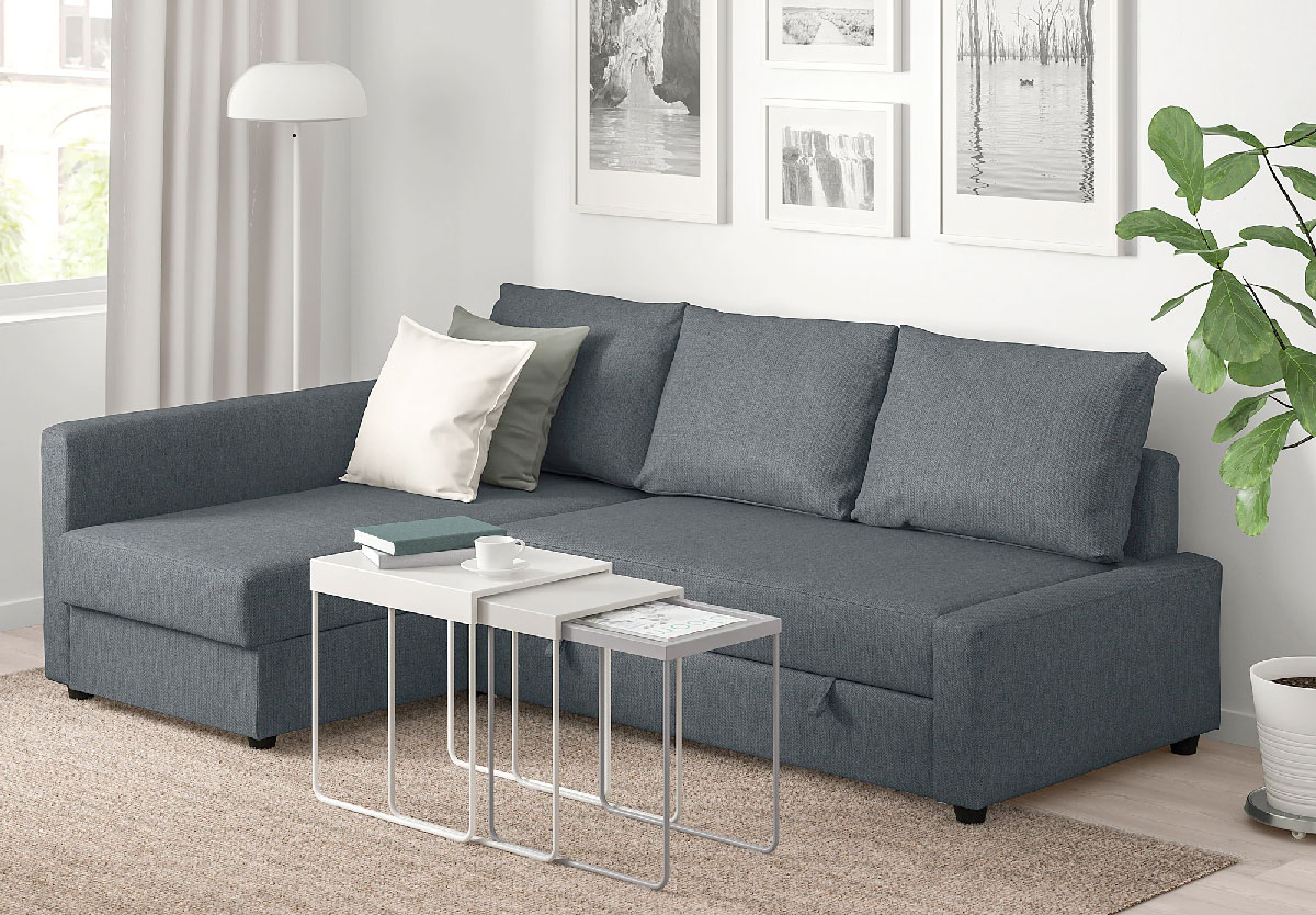 B&agrave;n ghế sofa ph&ograve;ng kh&aacute;ch nhỏ c&oacute; thể dễ d&agrave;ng chuyển đổi th&agrave;nh sofa giường khi bạn cần chỗ ngủ cho kh&aacute;ch qua đ&ecirc;m.