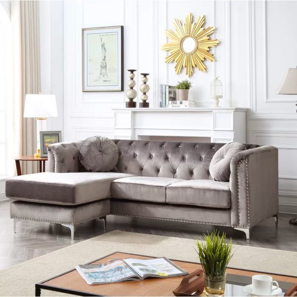 Sofa cho ph&ograve;ng kh&aacute;ch nhỏ với m&agrave;u sắc, chất liệu v&agrave; kiểu d&aacute;ng sang trọng. Đ&acirc;y l&agrave; lựa chọn ph&ugrave; hợp d&agrave;nh cho ph&ograve;ng kh&aacute;ch phong c&aacute;ch t&acirc;n cổ điển.