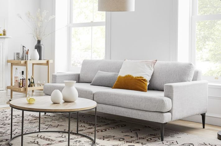 Bộ ghế sofa ph&ograve;ng kh&aacute;ch nhỏ tr&ocirc;ng kh&aacute; cổ điển v&agrave; ph&ugrave; hợp với mọi phong c&aacute;ch thiết kế, từ hiện đại, đương đại đến Scandinavian, Retro...